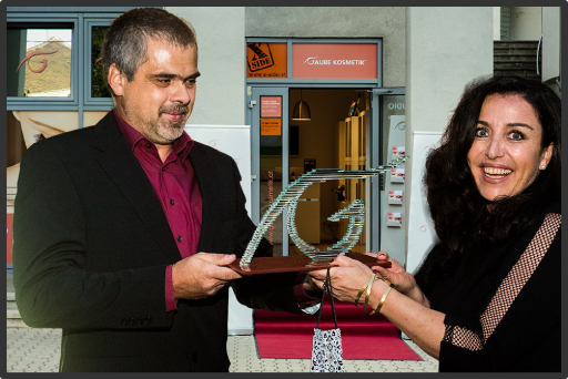 Geschenkweitergabe an Frau Martina Silly-Gaube